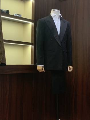Clothes made at Aiguille Bespoke Tailoring, photo by a customer (Minh Quoc)