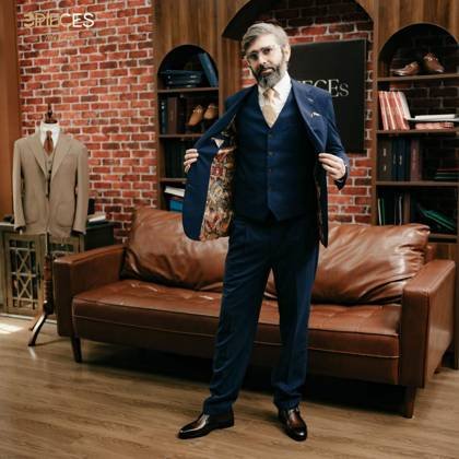 Clothes made at Bespoke Suit 3Pieces Tailor, photo by a customer (Alejandro Silva Navarro)