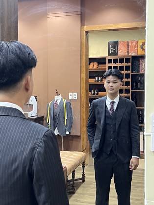 Clothes made at Bespoke Suit 3Pieces Tailor, photo by a customer (Hung La)
