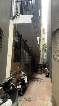 Clothes made at Madame Trinh tailor house, photo by a customer (Elizabeth D'Cruz)
