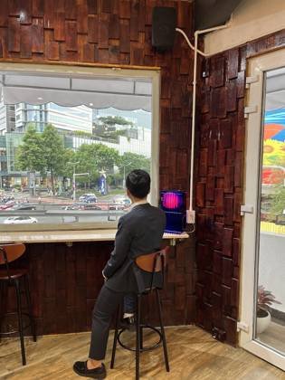 Clothes made at Maydo Saigon Tailor, photo by a customer (Duc Phi Nguyen)