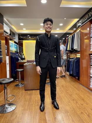 Clothes made at Minh Chau Tailor, photo by a customer (Trí Lê)