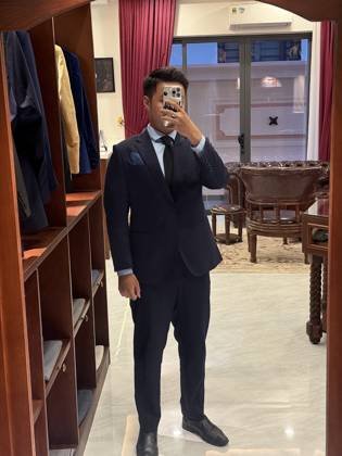 Clothes made at Nhựt Tailor, photo by a customer (Chawalit Tamarom)