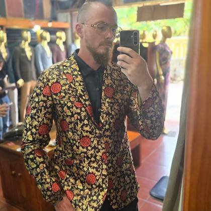 Clothes made at Sunny Tailor ( shop vải Hoa Nắng ), photo by a customer (Oscar G)