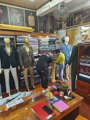 Clothes made at Sunny Tailor ( shop vải Hoa Nắng ), photo by a customer (Korbinian Gräf)