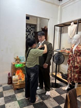 Clothes made at Trang Tailor, photo by a customer (Louis Bélanger Sansoucy)