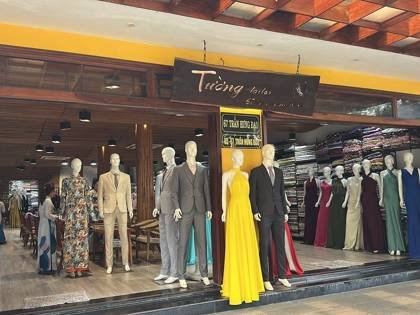 Clothes made at Tuong Tailor, photo by a customer (YEMAINE W)