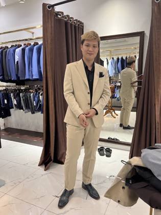 Clothes made at Tuxedo Bespoke Tailoring, photo by a customer (ni Su)
