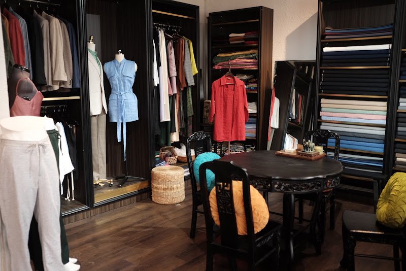 A Dong Silk Saigon, tailor for suits and shirts in Ho Chi Minh City (Saigon) — photo 4 of 6