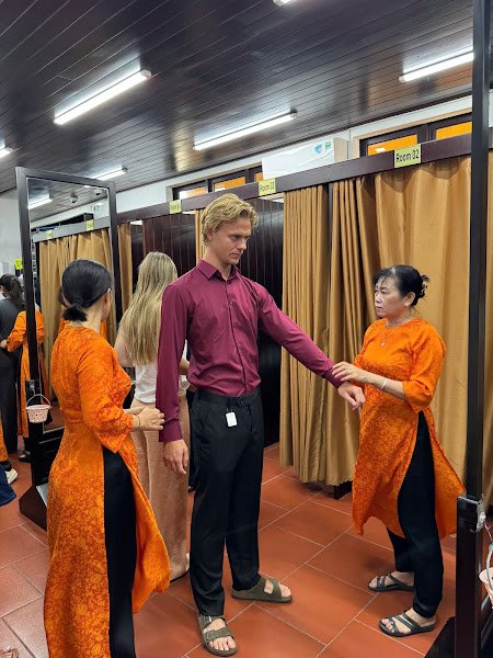 Ba Ri Tailor, tailor for suits and dresses in Hoi An — photo 3 of 6