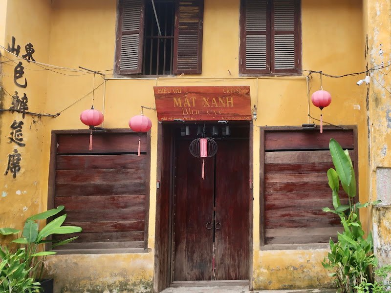 Blue Eye Tailor, tailor for suits and dresses in Hoi An — photo 5 of 6