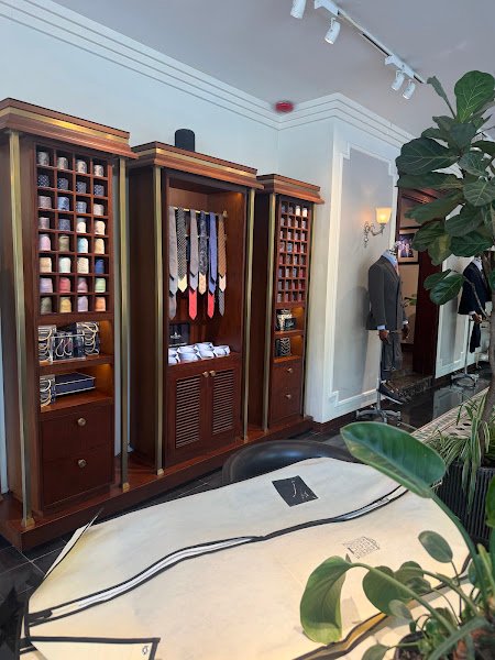 Cao Minh Saigon, tailor for suits and shirts in Hanoi — photo 3 of 6
