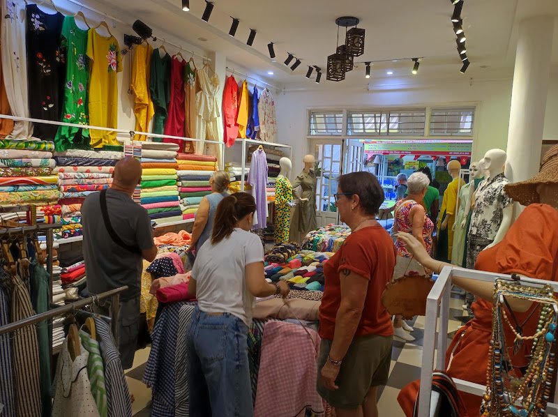 Cửa hàng thời trang Thuy Tailor, tailor for dresses and shirts in Da Nang — photo 5 of 6