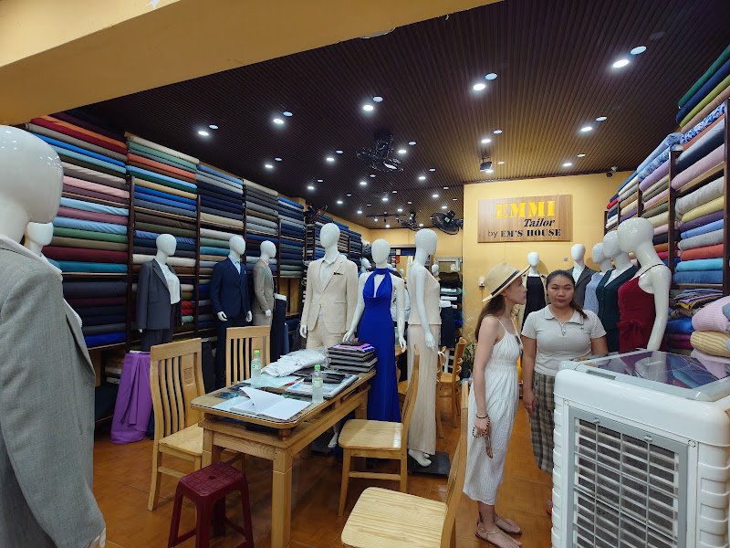 EMMI Tailor by Em's House, tailor for suits and dresses in Hoi An — photo 2 of 6