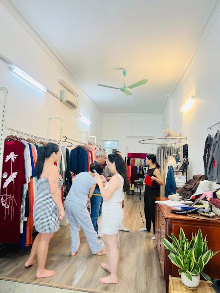 Feelingsilk, tailor for shirts and dresses in Hanoi — photo 2 of 6
