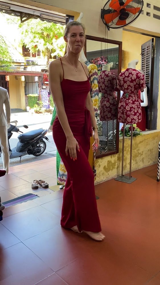 Lynn Tailor, tailor for dresses and suits in Hoi An — photo 1 of 6
