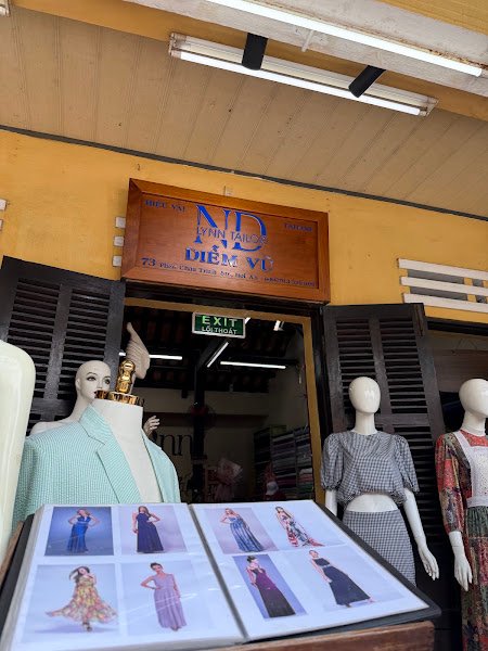 Lynn Tailor, tailor for dresses and suits in Hoi An — photo 5 of 6
