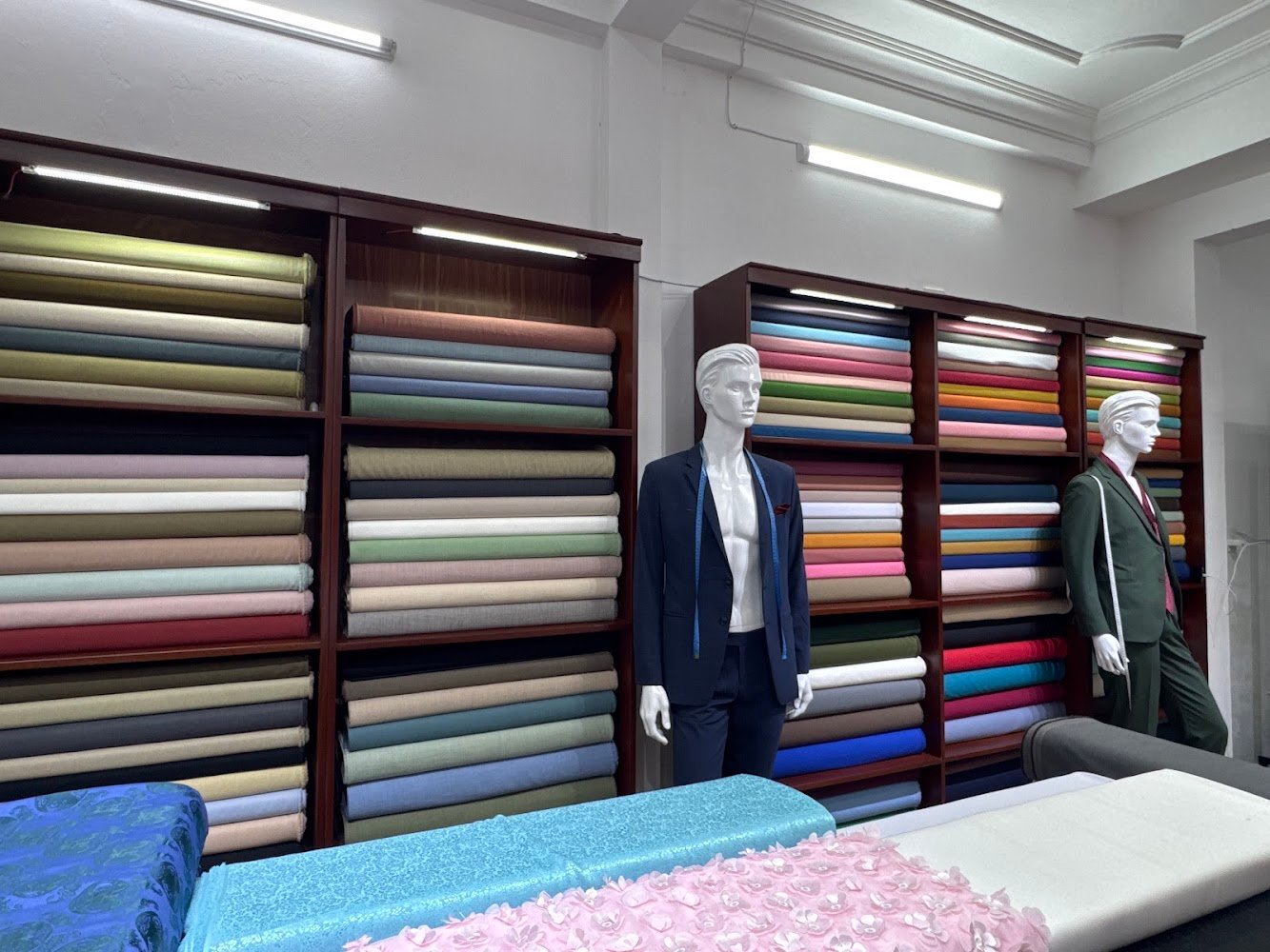 Nathan Tailors Hoi An, tailor for suits and dresses in Hoi An — photo 1 of 6