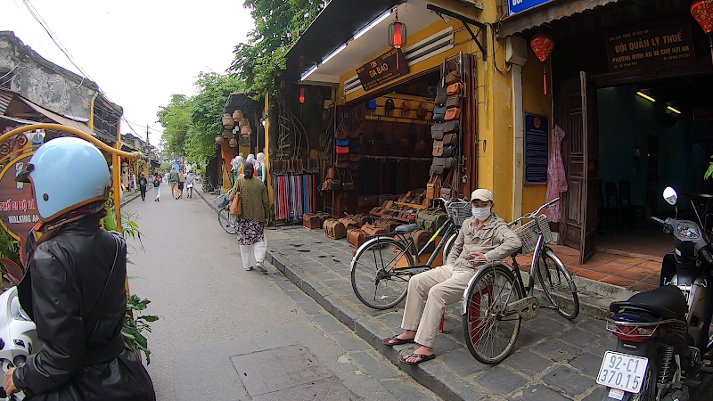 Old Town Tailors, tailor for suits and shirts in Hoi An — photo 4 of 6