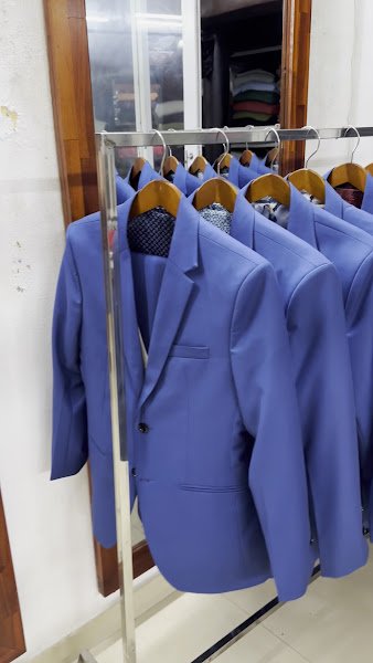 Peace Cloth Shop, tailor for suits (strong for groups and wedding parties) and shirts in Hoi An — photo 4 of 6