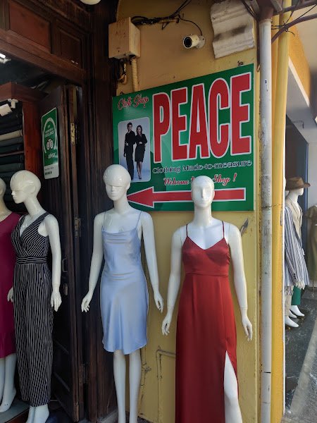 Peace Cloth Shop, tailor for suits (strong for groups and wedding parties) and shirts in Hoi An — photo 5 of 6