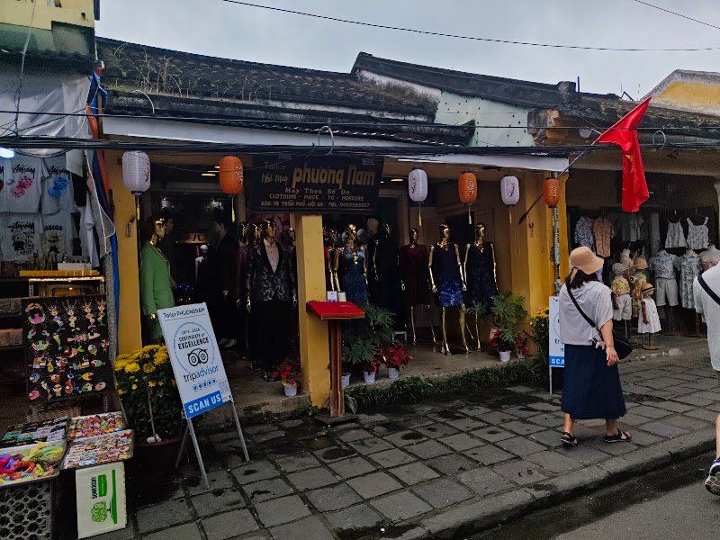 Phuong Nam Tailor Hoi An, tailor for suits and dresses in Hoi An — photo 5 of 6
