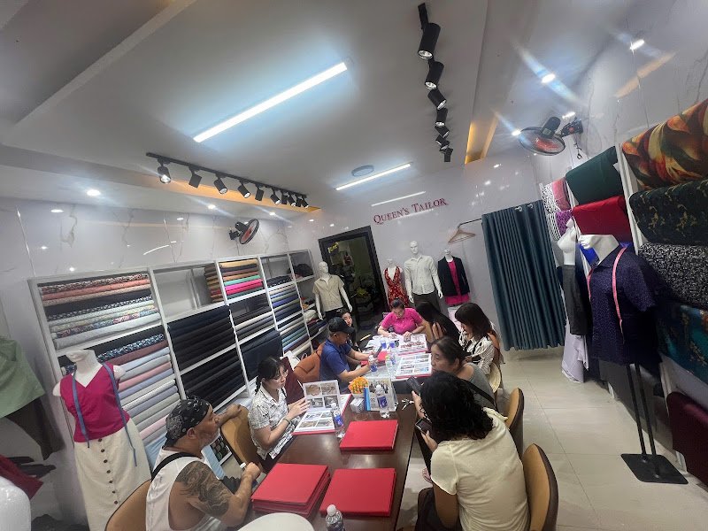 Queen's Tailor, tailor for suits and shirts in Hoi An — photo 2 of 6