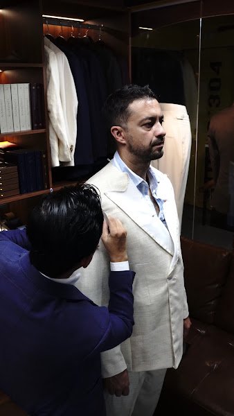 Royal Bespoke Tailor, tailor for suits and linen in Da Nang — photo 4 of 6