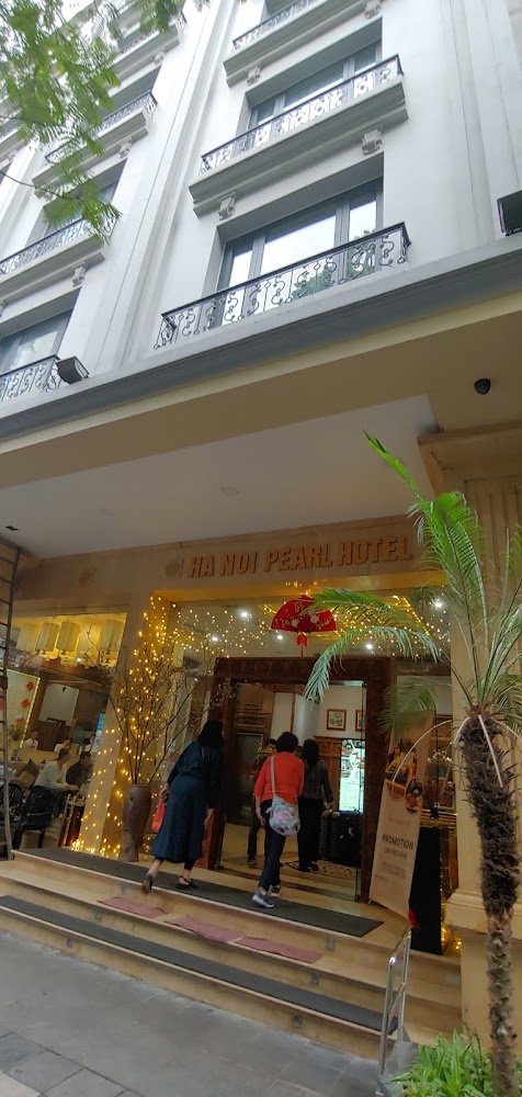 Royal Silk Shop, tailor for silk and dresses in Hanoi — photo 1 of 6