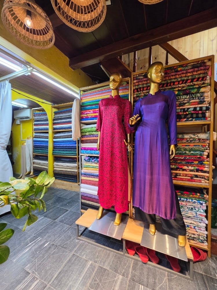 Son Boutique, tailor for suits and trousers in Hoi An — photo 1 of 6