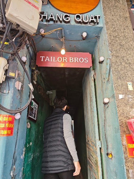 Tailor Bros, tailor for suits and tuxedos in Hanoi — photo 5 of 6