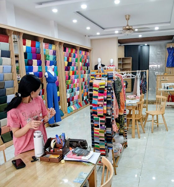 VN Silk Tailor, tailor for silk and linen in Hoi An — photo 3 of 6