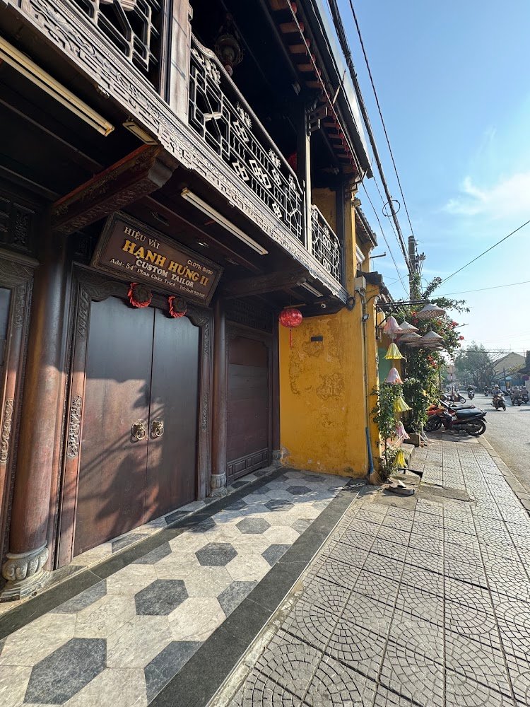 Win Tailor Hoi An, tailor for suits and dresses in Hoi An — photo 1 of 6