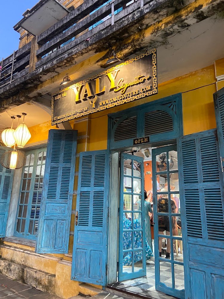 Yaly Couture, tailor for suits and dresses in Hoi An — photo 1 of 6