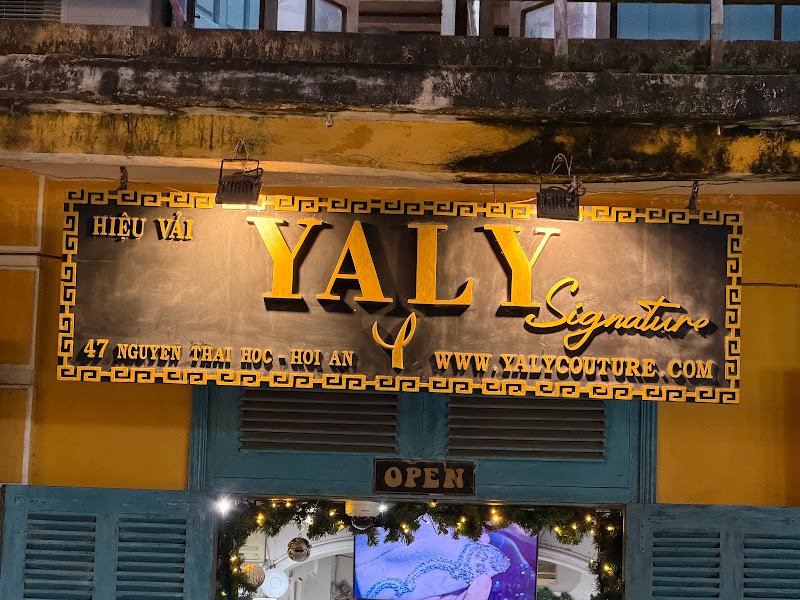 Yaly Couture Signature, tailor for suits and dresses in Hoi An — photo 2 of 6