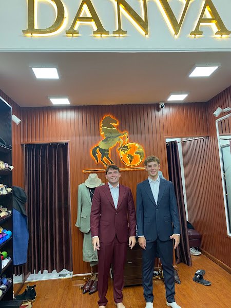 Yen Boutique, tailor for dresses and trousers in Hanoi — photo 5 of 6
